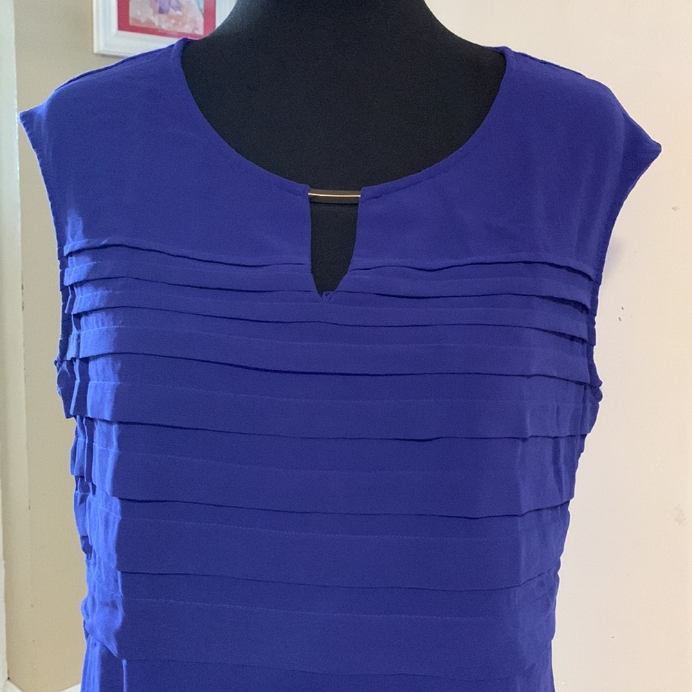 Calvin Klein sleeveless top navy in color size L